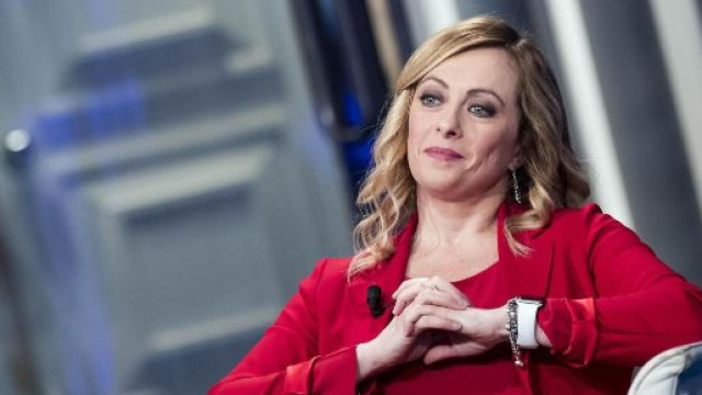 Giorgia Meloni difende il videoclip di Zalone 'Immigrato'.