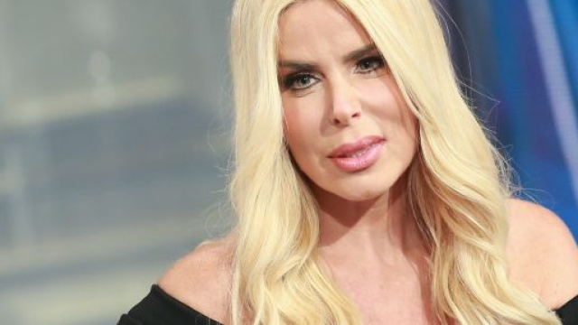 Loredana Lecciso rende omaggio a Jolanda Ottino: &lsquo;Via prima per evitare le telecamere&rsquo;.