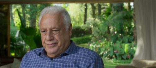 Alberto vive um constante drama com sua sa&uacute;de em 'Bom Sucesso'. (Reprodu&ccedil;&atilde;o/TV Globo).