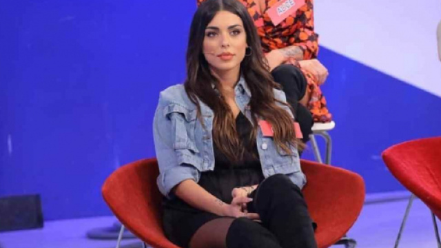 Uomini e Donne, Giulia D'Urso: il calciatore del presunto bacio sarebbe Lazaar del Cosenza.