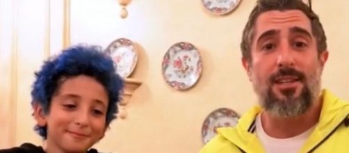 Marcos Mion com o filho Stefano, de 9 anos, em v&iacute;deo publicado na internet. (Reprodu&ccedil;&atilde;o/Youtube)