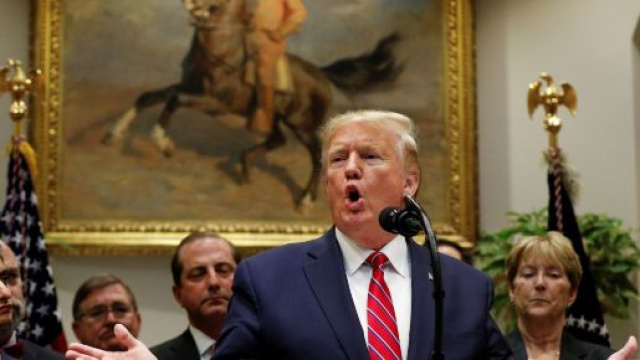 Donald Trump: la Camera vota a favore dell'impeachment.