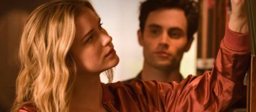 A s&eacute;rie americana &eacute; estrelada por Penn Badgley e Elizabeth Lail. (Divulga&ccedil;&atilde;o/Netflix)