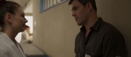 Betina e Magno iniciaram relacionamento durante coma de Leila em 'Amor de M&atilde;e'. (Arquivo Blasting News)