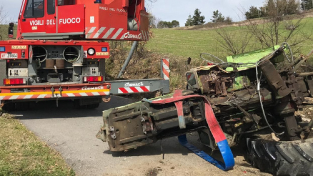 Calabria, 24enne perde la vita dopo essere rimasto schiacciato da un trattore.