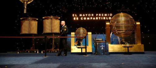 C&oacute;mo cobrar un d&eacute;cimo de Loter&iacute;a de Navidad roto, deshecho o mordido