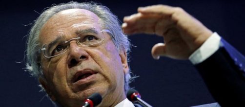 Guedes j&aacute; chegou a dizer que tamb&eacute;m trabalhava com a proposta de cria&ccedil;&atilde;o de imposto &uacute;nico federal com base no IVA. (Adriano Machado/Reuters)