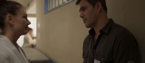 Betina vive romance com Magno em 'Amor de M&atilde;e'. (Reprodu&ccedil;&atilde;o/TV Globo)