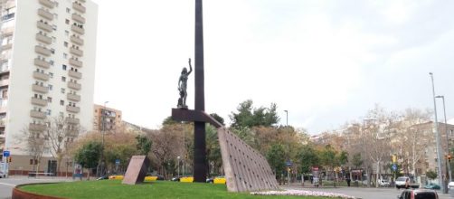 Un hombre viola a una joven en plena calle ante la presencia de otros cuatro, en Barcelona