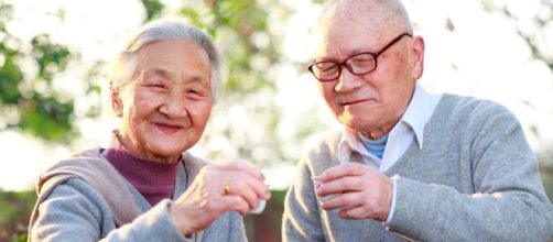 Un matrimonio japon&eacute;s disfrutando el almuerzo.