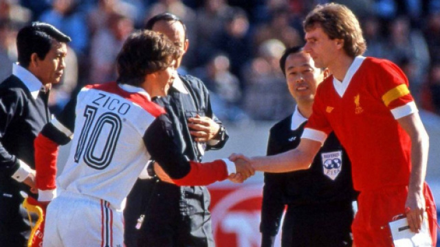 Flamengo-Liverpool, Coppa Intercontinentale 1981: il momento della stretta di mano tra i due capitani, Zico e Thompson