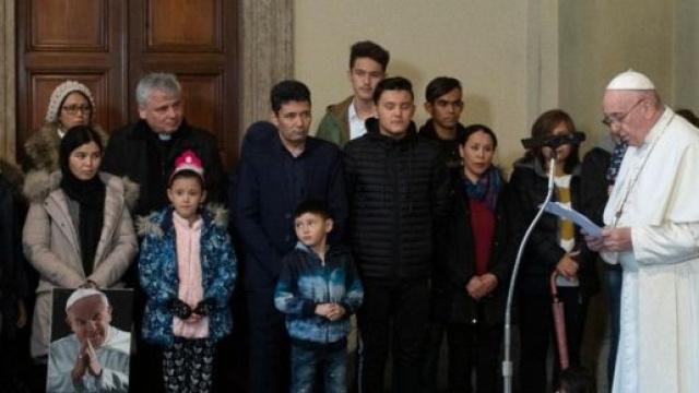 Incontro di papa Francesco con i rifugiati di Lesbo (Editrice vaticana)