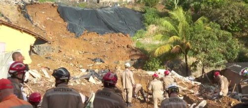 V&iacute;timas dormiam na hora do deslizamento. (Reprodu&ccedil;&atilde;o/TV Globo)