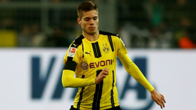 L'Inter punta Julian Weigl come alternativa a Vidal