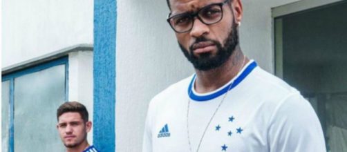 Novo uniforme do Cruzeiro em parceria com a Adidas. (Arquivo Blasting News)