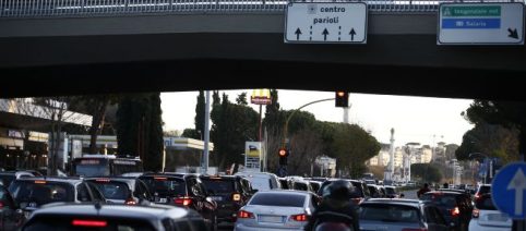 Roma, incidente Gaia e Camilla: un papà denuncia l'esistenza del 'gioco del semaforo'