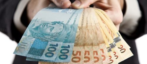 Confira 5 simpatias para atrair dinheiro em 2020. (Arquivo Blasting News)