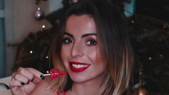 Hillary d&eacute;voile sa liste de pr&eacute;noms pour son futur b&eacute;b&eacute;. Credit: Instagram/ Hillaryoff