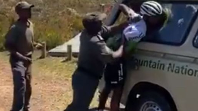 Il video con l'aggressione a Nicholas Dlamini