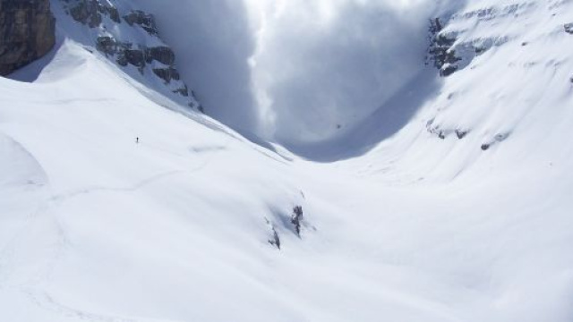 Trentino, valanga sulle Dolomiti: travolti 4 sciatori, morto un 28enne, grave l'amico