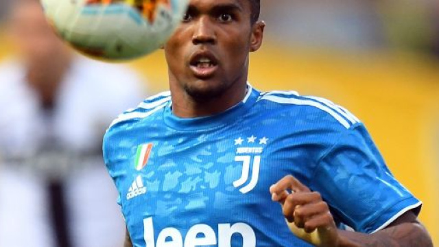 Douglas Costa, centrocampista della Juventus.