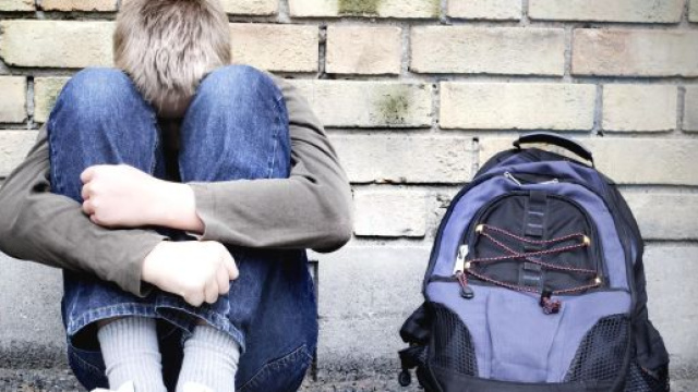 Scafati: ragazzino di 13 anni picchiato e fustigato perch&eacute; gay - zerottonove.it