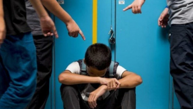 Perugia, bullismo a scuola: sigarette spente sul collo di un coetaneo, fermati due minori.