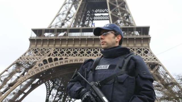 Terrorismo, Parigi chiama alle armi - Corriere Nazionale - corrierenazionale.it