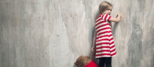 Una madre quema los pies a su hija como "castigo ejemplar".