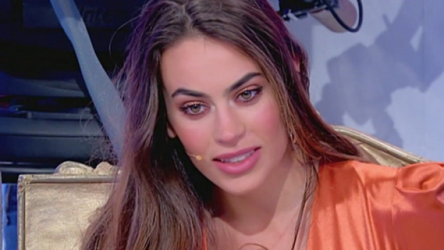 Uomini e Donne, registrazione 4 dicembre: Veronica lascia il trono ed esce con Alessandro