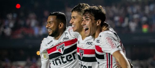 S&atilde;o-paulinos comemorando o gol de Vitor Bueno em cima do Colorado. (Arquivo Blasting News)