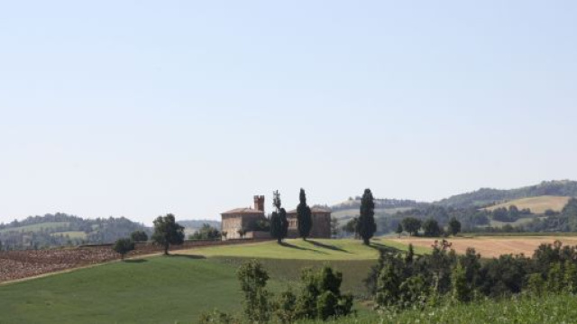 Bazzano, Valsamoggia: custode sente dei rumori e spara uccidendo un uomo di 25 anni fuori dalla villa - pinterest.com