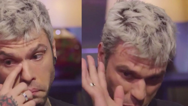 Fedez, durante l'intervista concessa a Peter Gomez.