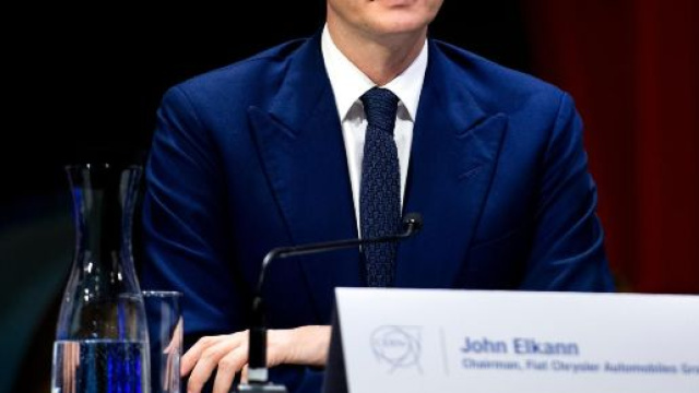 John Elkann acquista il gruppo editoriale di De Benedetti.