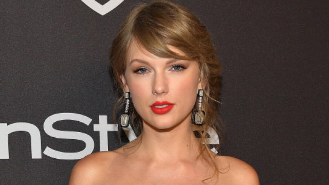 Tagli di capelli: la frangia lunga e aperta nell'inverno 2020