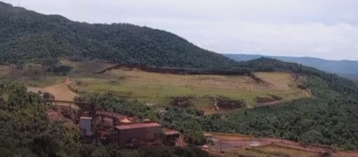 Rompimento da barragem em Brumadinho, MG (Foto - TV Globo)