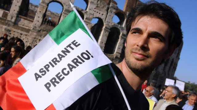 Sempre pi&ugrave; giovani senza lavoro: aumentano i trasferimenti all'estero - italiachiamaitalia.it