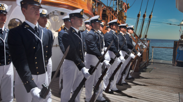 Torturata dai commilitoni all'interno della Nave Scuola della Marina Militare.