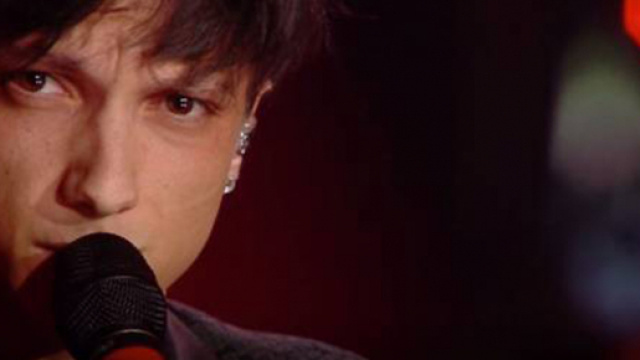 Ultimo si scaglia contro i giornalisti e diserta Domenica In