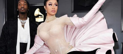 Cardi B ousou ao escolher uma roupa bem extravagante. (Reprodu&ccedil;&atilde;o/Instagram)