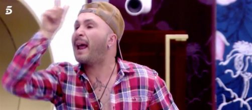 Kiko durante su discusi&oacute;n con Ylenia