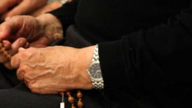 A Novara un prete si innamora di una donna e lascia il sacerdozio