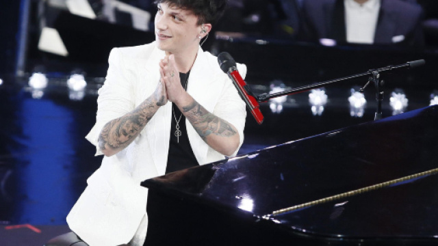 Fiorello bacchetta Ultimo: 'Stai sbagliando, vieni in radio'.