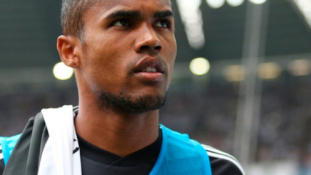 Juventus, no al Manchester United per Douglas Costa