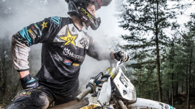 Otranto, si schianta contro un albero mentre fa motocross: Samuele muore a 33 anni