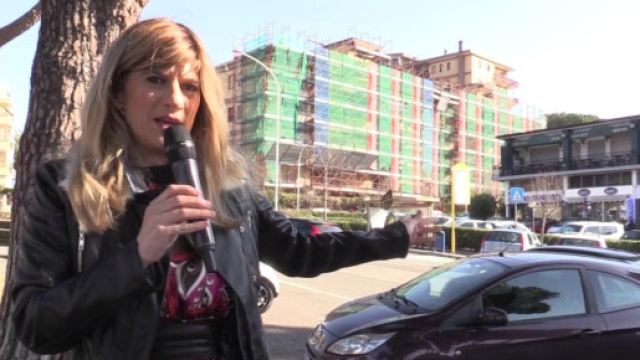 Genitori di Manuel Bortuzzo contro Federica Angeli: la giornalista avrebbe fatto intervista e selfie con il figlio in ospedale non autorizzata.