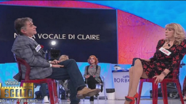 Gian Battista e Claire al centro dello studio di Uomini e Donne