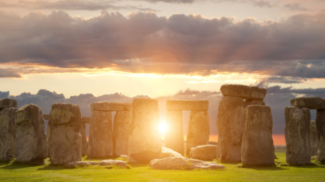 Human remains buried at Stonehenge 5,000 years ago offer a clue to ... - abqjournal.com