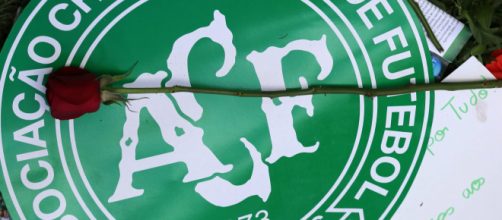 Acidente que vitimou time da Chapecoense comoveu o mundo. (Reprodu&ccedil;&atilde;o/Fabricio Montesdeoca / May Bayas)