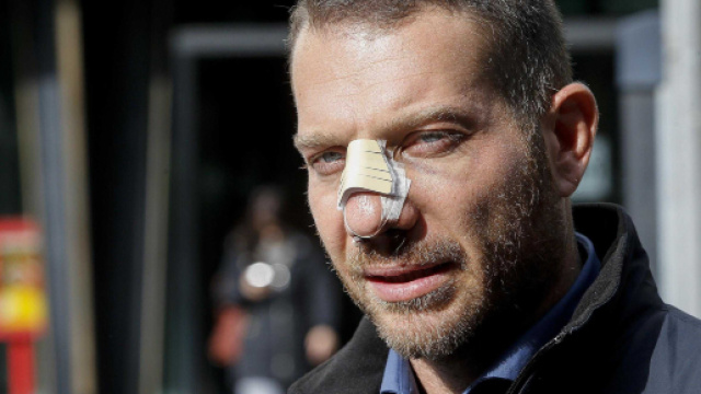 Pescara, nuovamente aggredito il giornalista Rai, Daniele Piervincenzi, insieme alla sua troupe